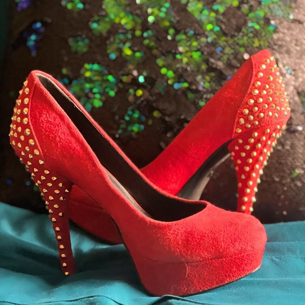Stunning Red pumps!